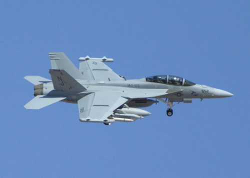 EA-18Gӑ(zhn)C(j)(jng)ݑГ^(gu)F-22