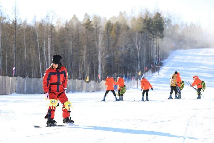 中國(guó)最北滑雪場(chǎng)開(kāi)啟2023年初冬首滑